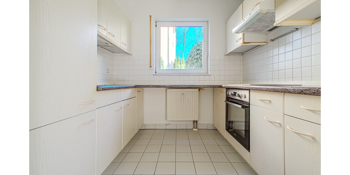 Smarte Küche mit Fenster & Stauraum
